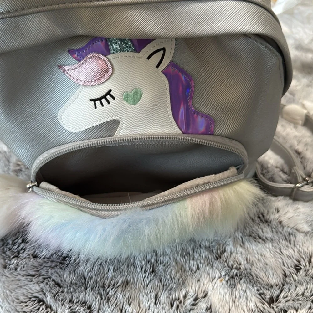 NWOT Girls Mini Unicorn Backpack Gray‎ Fuzzy Pocket Adjustable Strap Travel Cute